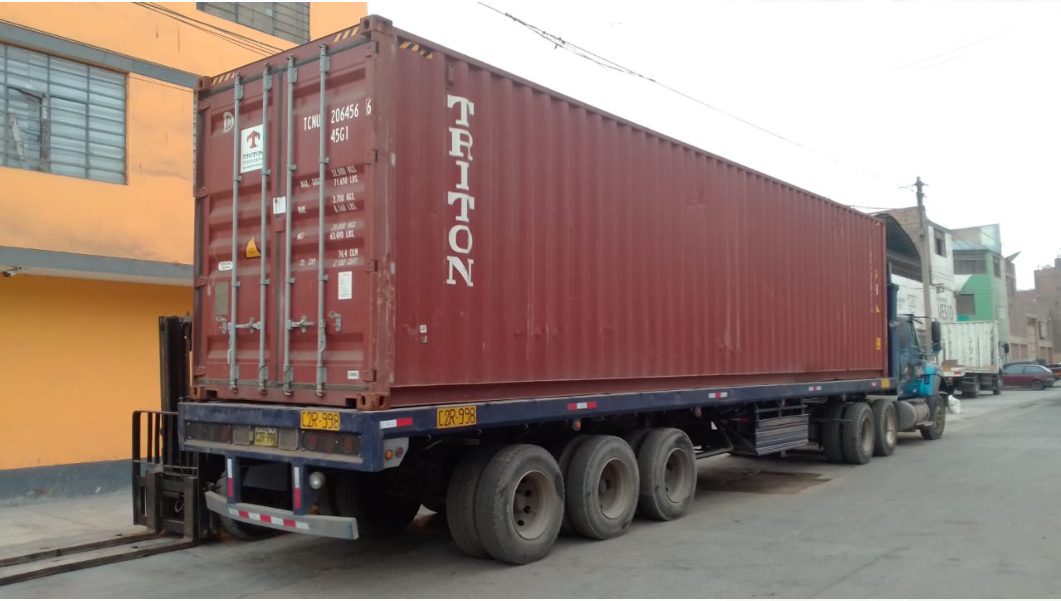 Transporte de contenedor sobre plataforma